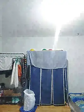 Snapshot of thom_1 chatting on 07/20/26, 01:35 thom 1 online show from 07/20/26, 01:35