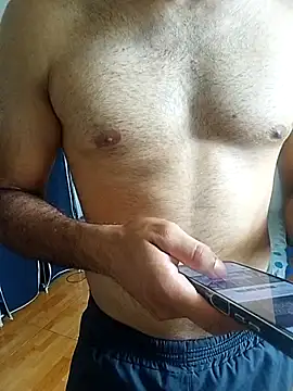 Snapshot of thom_1 chatting on 02/16/26, 06:39 thom 1 online show from 02/16/26, 06:39