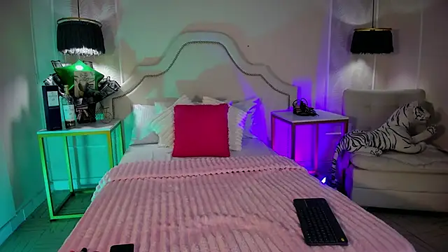 niicole garner online show from 05/21/26, 03:53