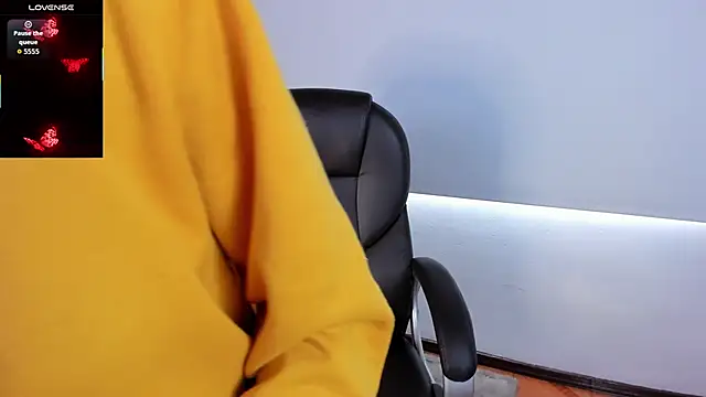 MoonRose   online show from 03/31/26, 08:00