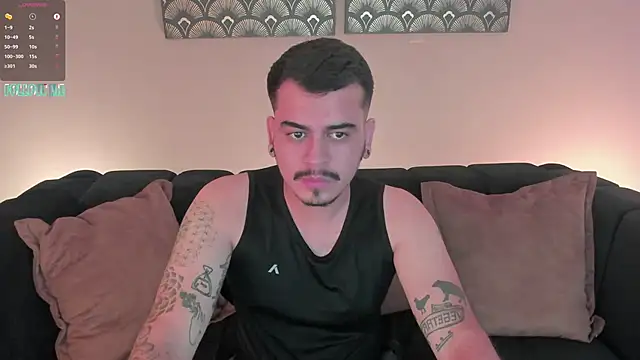 Snapshot of Chriss_Hunt chatting on 02/05/26, 01:12 Chriss Hunt online show from 02/05/26, 01:12