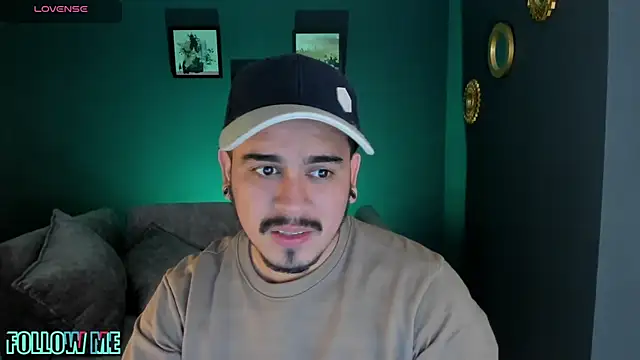 Snapshot of Chriss_Hunt chatting on 02/17/26, 08:55 Chriss Hunt online show from 02/17/26, 08:55