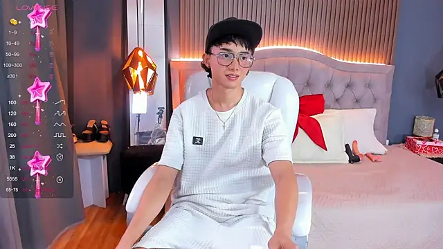 Snapshot of Noa_03 chatting on 06/01/26, 06:18 Noa 03 online show from 06/01/26, 06:18