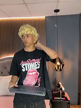 Noa 03 online show from 03/04/26, 01:30