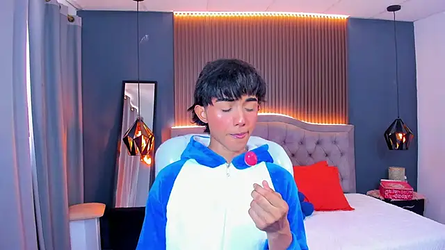 Noa 03 online show from 03/16/26, 06:54