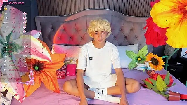 Snapshot of Noa_03 chatting on 02/25/26, 07:14 Noa 03 online show from 02/25/26, 07:14