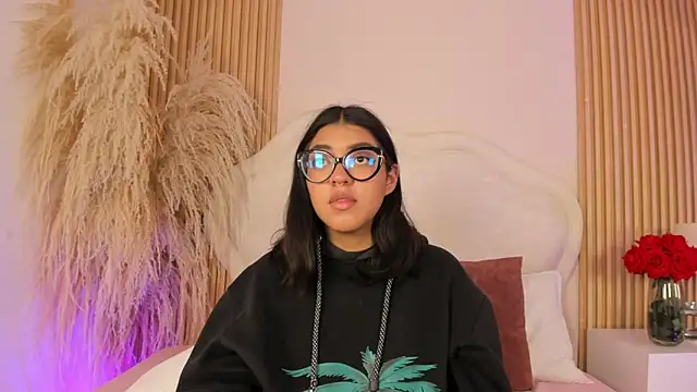 rebeca taylor online show from 04/18/26, 03:25