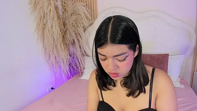 rebeca taylor online show from 04/16/26, 03:07