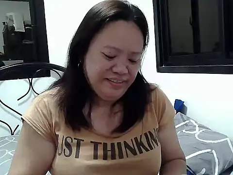 yummychubby29 online show from 05/05/26, 12:41
