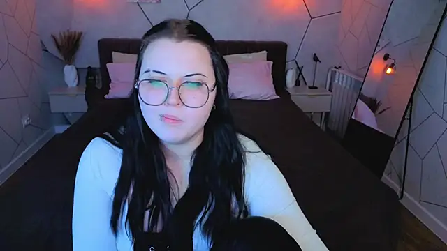 Kira G0ld online show from 05/27/26, 09:16
