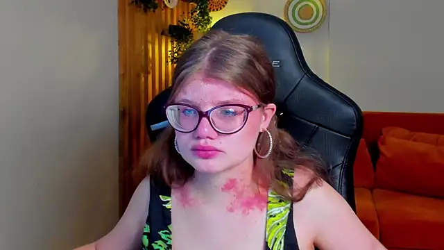 ChloeHalses online show from 04/14/26, 05:12