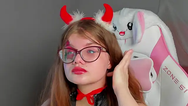 Snapshot of ChloeHalses chatting on 02/09/26, 06:06 ChloeHalses online show from 02/09/26, 06:06