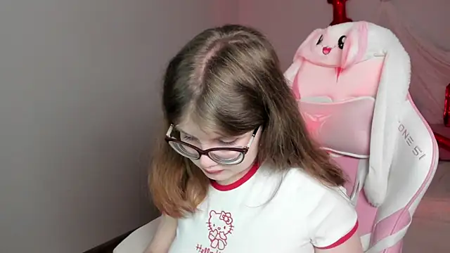 Snapshot of ChloeHalses chatting on 02/17/26, 05:16 ChloeHalses online show from 02/17/26, 05:16