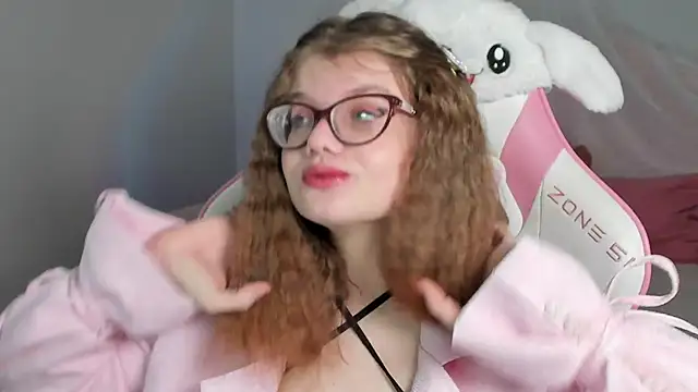 Snapshot of ChloeHalses chatting on 02/04/26, 05:24 ChloeHalses online show from 02/04/26, 05:24