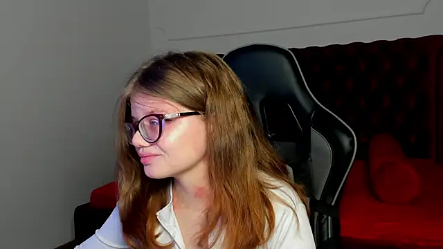 ChloeHalses online show from 04/12/26, 05:05