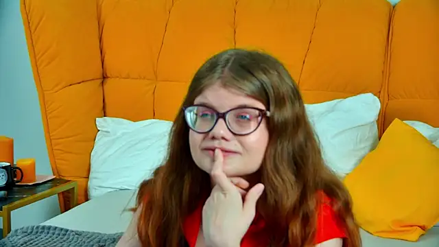 ChloeHalses online show from 06/06/26, 04:12