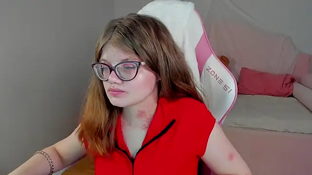 ChloeHalses online show from 04/05/26, 05:08