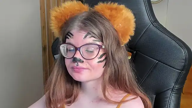 Snapshot of ChloeHalses chatting on 02/10/26, 06:40 ChloeHalses online show from 02/10/26, 06:40