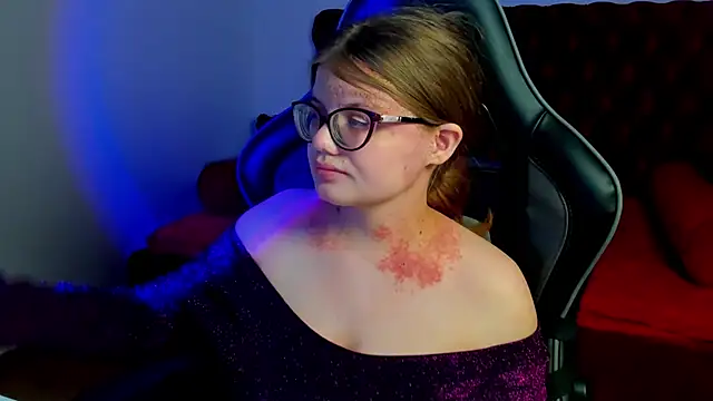 ChloeHalses online show from 03/30/26, 05:09