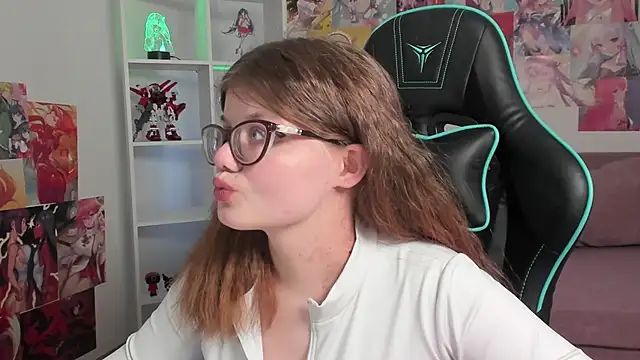 Snapshot of ChloeHalses chatting on 02/04/26, 08:04 ChloeHalses online show from 02/04/26, 08:04