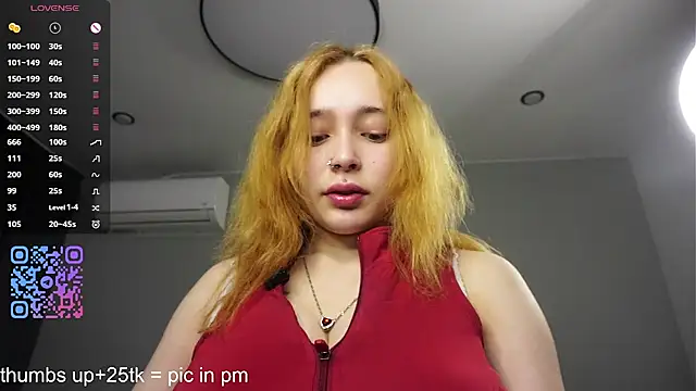 Snapshot of HannaHayles chatting on 06/19/26, 05:30 HannaHayles online show from 06/19/26, 05:30