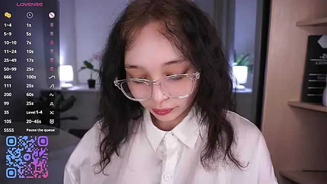 HannaHayles online show from 04/08/26, 05:03