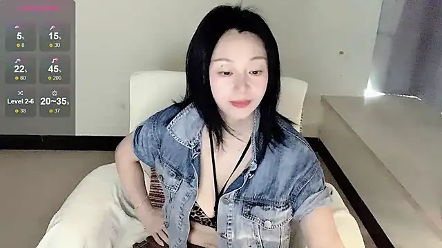 Snapshot of Sunny------ chatting on 05/17/26, 04:34 Sunny------ online show from 05/17/26, 04:34