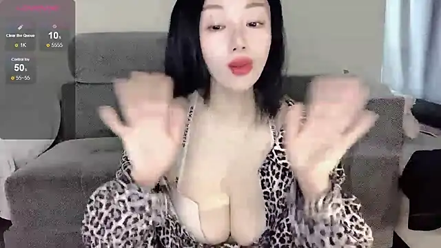 Snapshot of Sunny------ chatting on 02/15/26, 11:58 Sunny------ online show from 02/15/26, 11:58