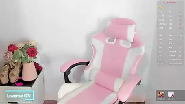 Snapshot of Ursweetyshaine chatting on 02/14/26, 02:56 Ursweetyshaine online show from 02/14/26, 02:56