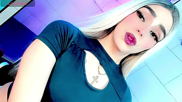 Snapshot of Maddye_Fox chatting on 06/16/26, 03:28 Maddye Fox online show from 06/16/26, 03:28