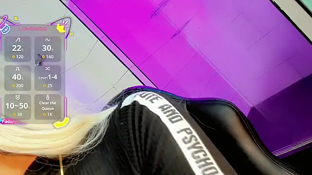 Snapshot of Maddye_Fox chatting on 06/21/26, 03:23 Maddye Fox online show from 06/21/26, 03:23