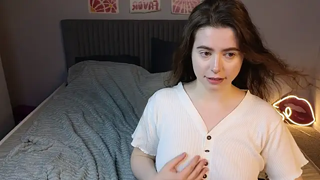 Snapshot of LovingWhisperr chatting on 02/19/26, 01:24 LovingWhisperr online show from 02/19/26, 01:24