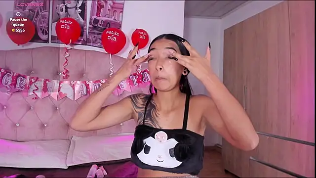 Snapshot of liittle__baby chatting on 02/14/26, 11:43 liittle baby online show from 02/14/26, 11:43