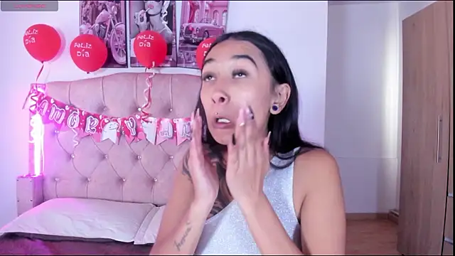 Snapshot of liittle__baby chatting on 02/21/26, 12:07 liittle baby online show from 02/21/26, 12:07