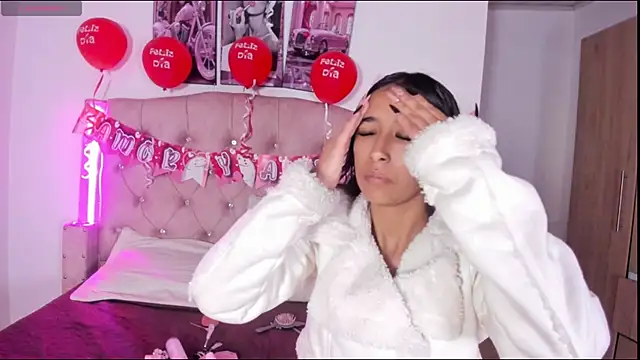 Snapshot of liittle__baby chatting on 02/20/26, 11:34 liittle baby online show from 02/20/26, 11:34