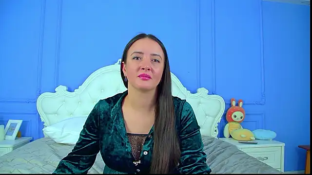 ElinaBellucci online show from 02/04/26, 07:25