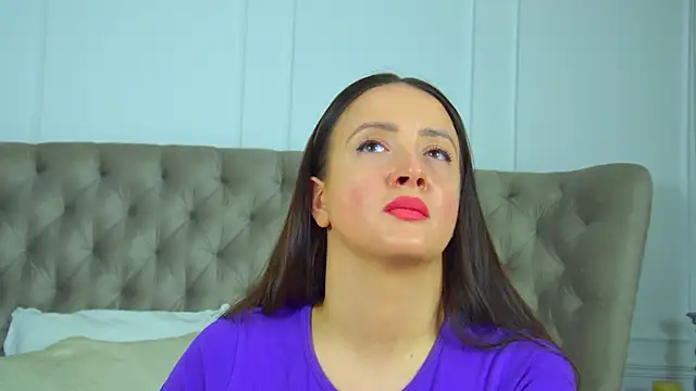 ElinaBellucci online show from 04/06/26, 04:08