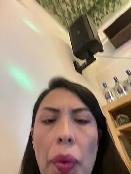 Snapshot of Emma_Sanz__ chatting on 02/20/26, 01:35 Emma Sanz online show from 02/20/26, 01:35