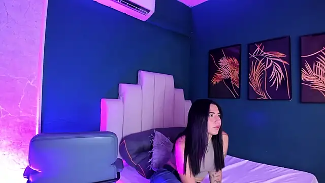 Adrienne   online show from 03/15/26, 09:00