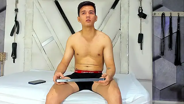 Snapshot of GoldenBoyM chatting on 02/18/26, 02:42 GoldenBoyM online show from 02/18/26, 02:42