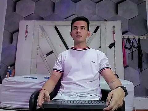 GoldenBoyM online show from 06/02/26, 04:01