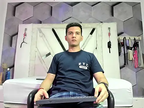 GoldenBoyM online show from 05/05/26, 02:58