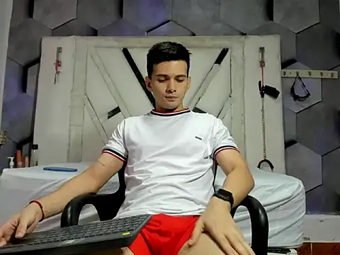 GoldenBoyM online show from 06/17/26, 03:39