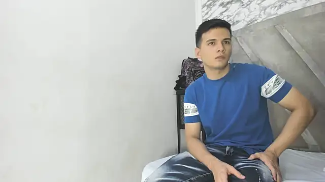 Snapshot of GoldenBoyM chatting on 02/04/26, 02:50 GoldenBoyM online show from 02/04/26, 02:50