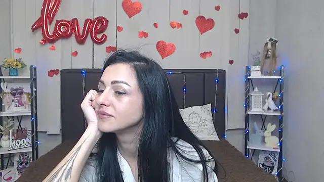 EvaClarkk online show from 05/17/26, 05:13