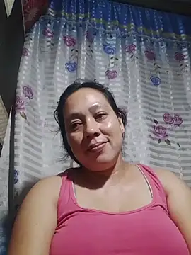 Snapshot of May_Bombs chatting on 02/20/26, 07:43 May Bombs online show from 02/20/26, 07:43