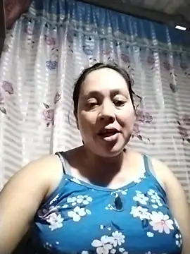 Snapshot of May_Bombs chatting on 02/18/26, 08:44 May Bombs online show from 02/18/26, 08:44