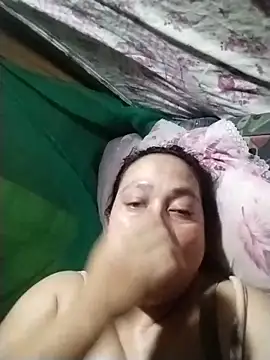 Snapshot of May_Bombs chatting on 02/17/26, 02:53 May Bombs online show from 02/17/26, 02:53