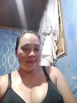 Snapshot of May_Bombs chatting on 06/25/26, 04:21 May Bombs online show from 06/25/26, 04:21