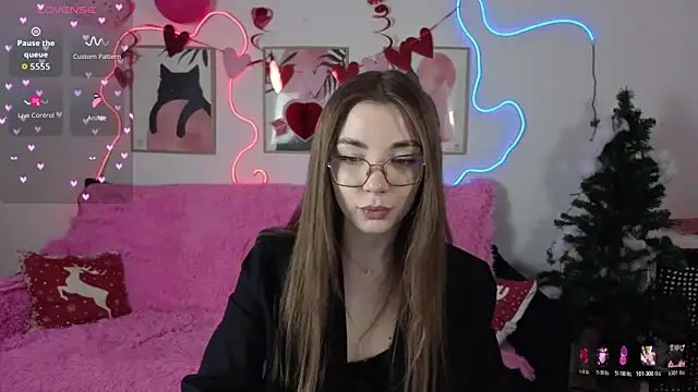 Snapshot of Adriennes chatting on 02/11/26, 02:28 Adriennes online show from 02/11/26, 02:28